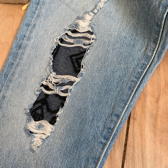 Levi’s 501 Tapered Leg Distressed Jeans - Picture 4 of 8